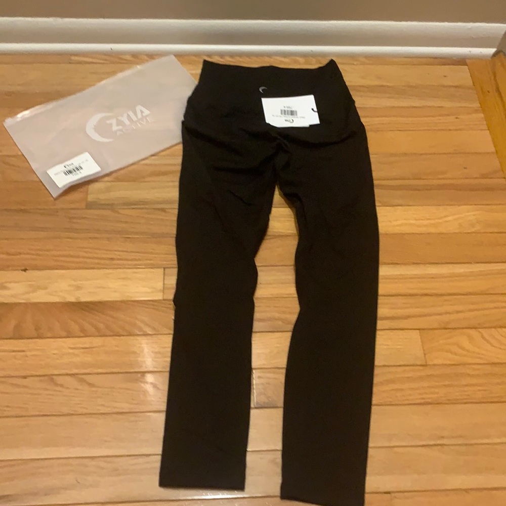 NWT Zyia active black ascend hi-rise 7/8 size 4